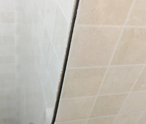 东川瓷砖空鼓维修公司分享阳台瓷砖脱落的修复过程可以分为以下几个步骤